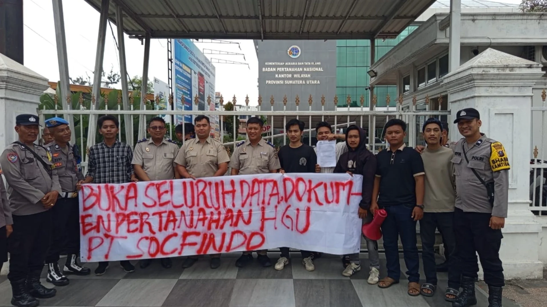 ALIANSI MAHASISWA PEDULI RAKYAT SUMATERA UTARA GERUDUK PT SCOFINDO DAN BPN SUMUT 