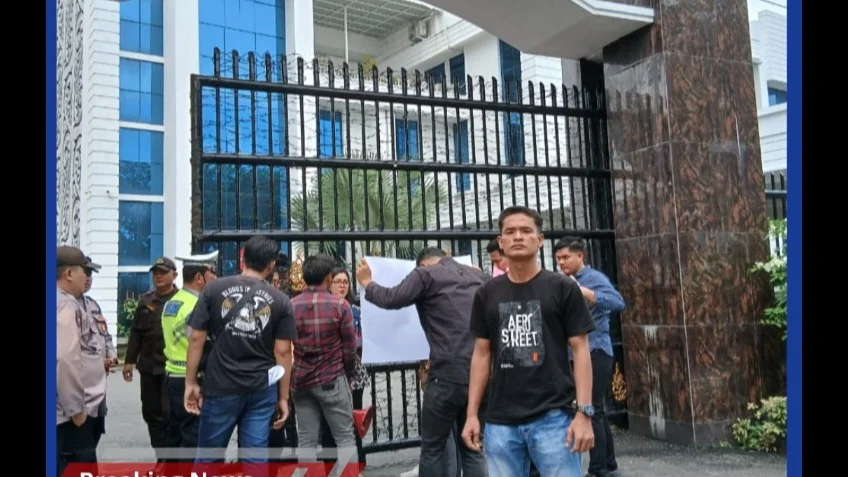 Aliansi Pemerhati Rakyat Sumatera Utara (AMPER-SU), memberikan komentar pada pengadaan pupuk Makro Skunder MGO Plus Biru, di Kec. Padang bolak julu, Kab. 