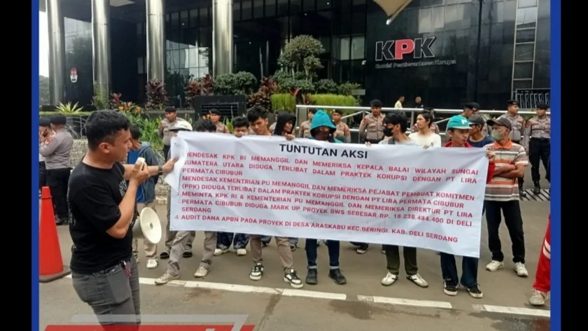 KMI Gelar Aksi Unjuk Rasa di KPK, Soroti Dugaan Korupsi Proyek Sungai Deli Serdang