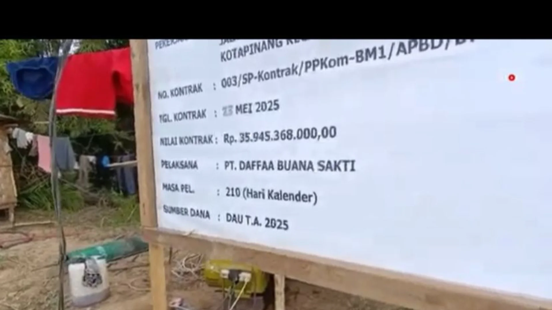 Pembangunan Jembatan Sungai Barumun di Jalan Lingkar Kabupaten, Kelurahan Kotapinang, Kecamatan Kotapinang, kini tengah jadi sorotan tajam